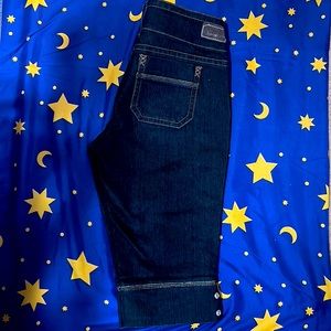 Industrial Cotton women size 11 low rise dark wash buttoned leg capri jeans